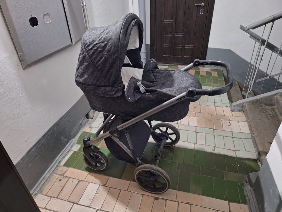 Детская передвижная коляска