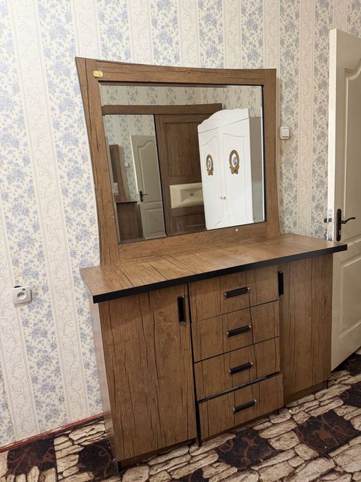 Продается спальный гарнитур в нормальном состоянии