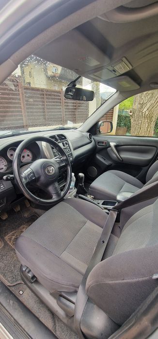 Продавам Toyota Rav 4