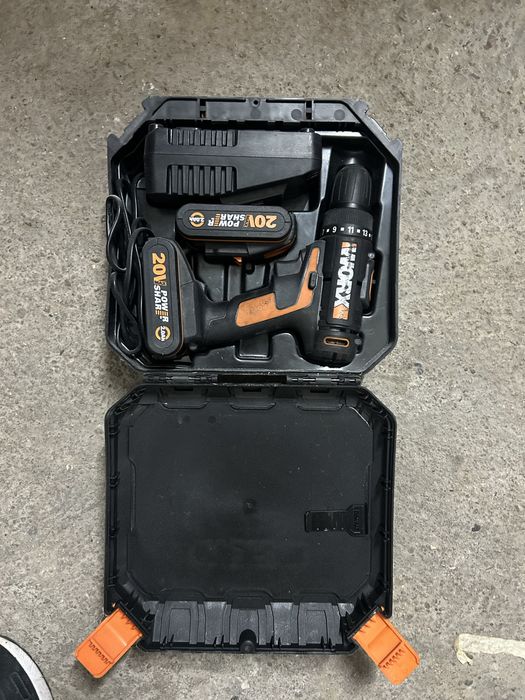 Bormasina Worx 20V cu Acumulatori