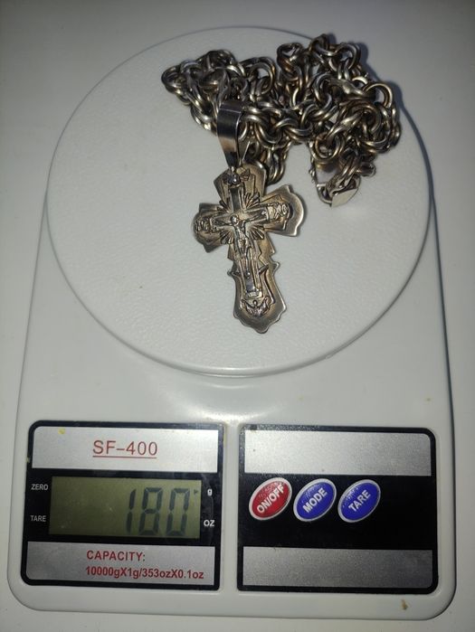 Серебряная цепь с крестом