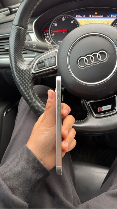 Vand iphone 16 pro max garantie pana in 2027 mai