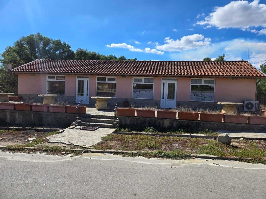 Дава се под наем Магазин в Суворово - 100 кв.м за 255 € - Снимка #1