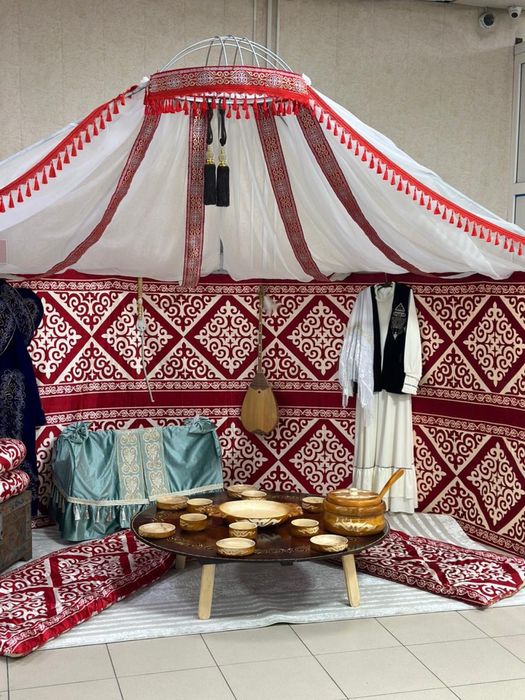 Полу юрта/Жартылай киіз үй