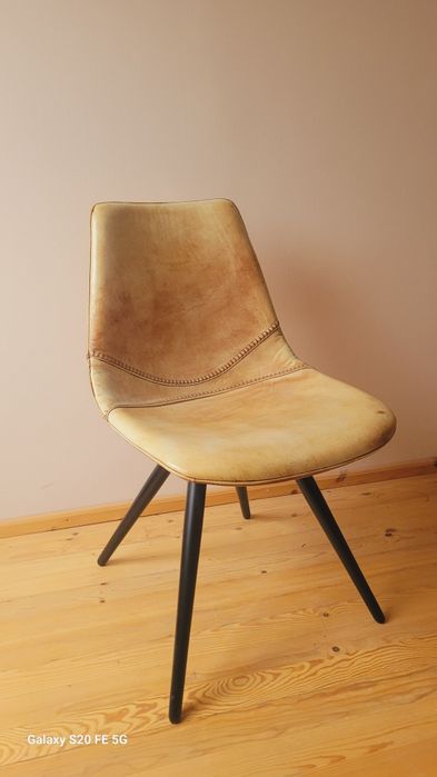 Стол подходящ и за бюро