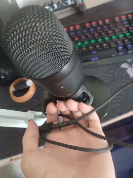 Срочно продам микрофон Razer Siren Mini