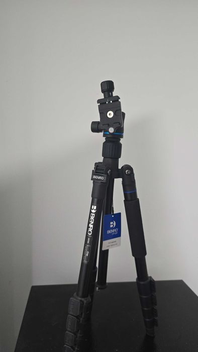 CANON EOS R50 v canon