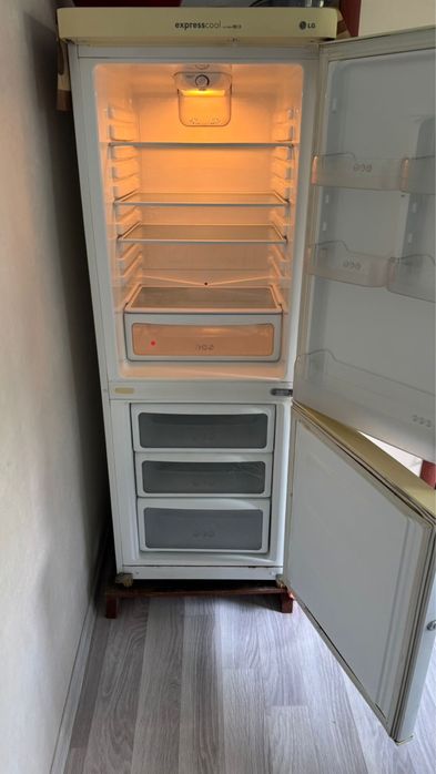 Холодильник продается
