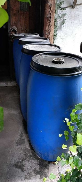 Продавам бидони, буре и дамаджани