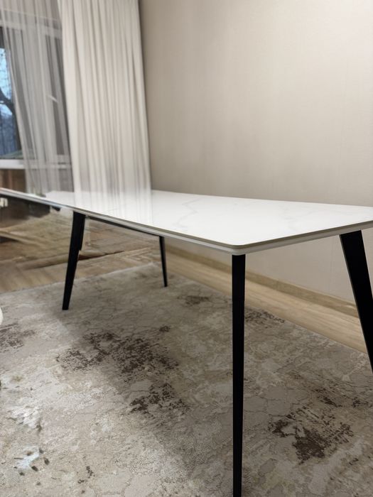 Стол в гостинную кухню