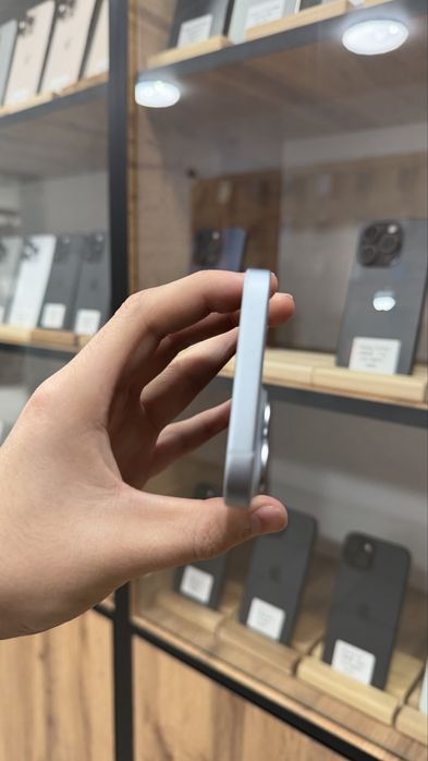 iPhone 15 128GB