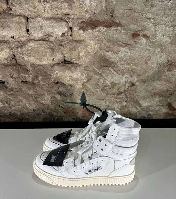 Off-white cort..