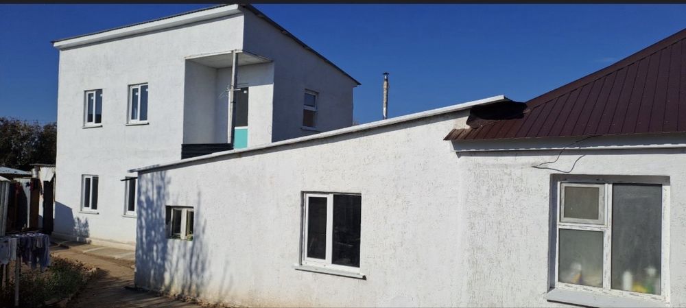 продам 2 дома в одном дворе