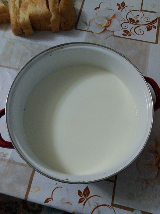 Ешкі сүті сатылады