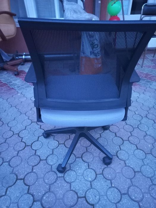 Scaun birou nefolosit