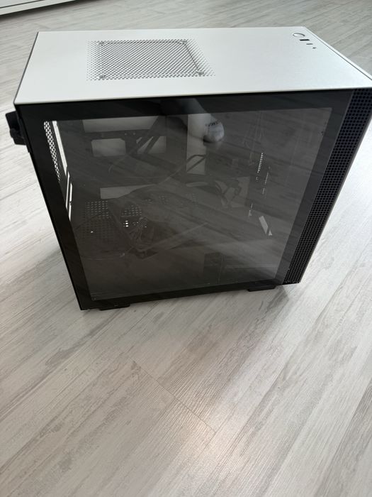 NZXT H210 carcasa alba de calculator albă cu fereastră de sticlă