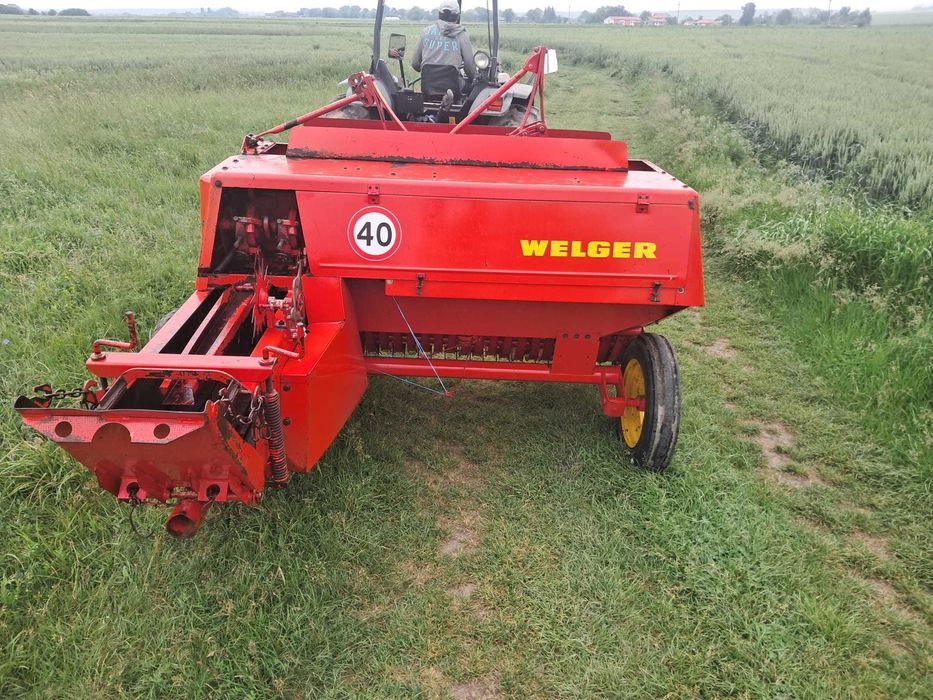 balotiera marca Welger AP 42