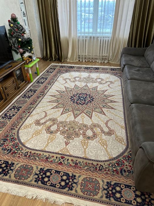 Ковер в хорошем состоянии 3*4.