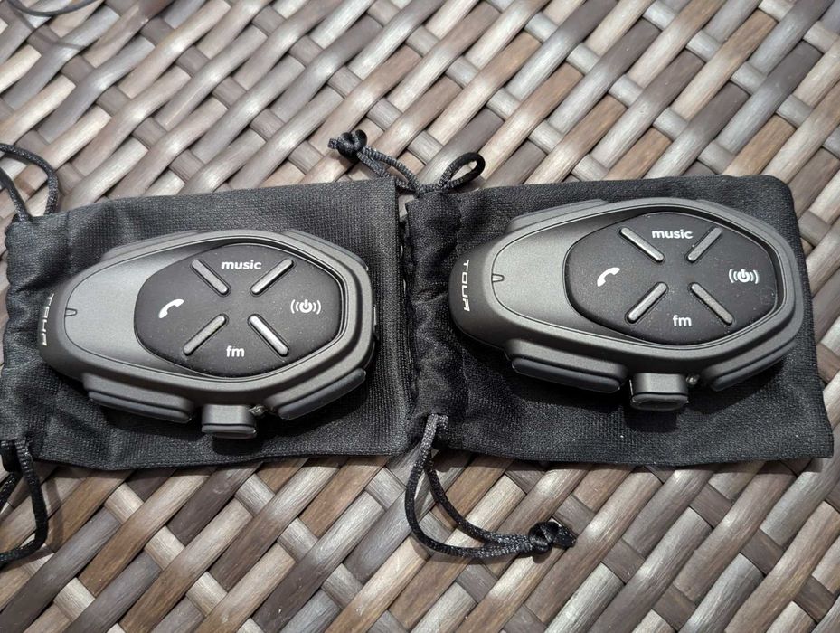 Sistem de comunicare casti moto Cellularline TOUR Dual (gen cardo/sena