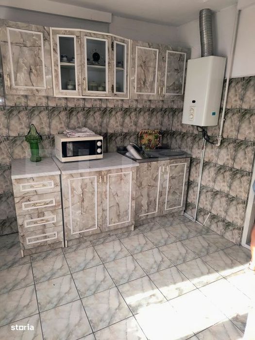 Casa mare de vanzare in centrul localitatii Cuzdrioara