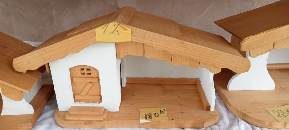 Vând Iesle confecționate manual