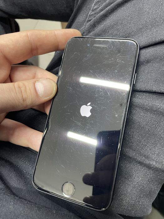 iPhone SE 2020 года. 128GB