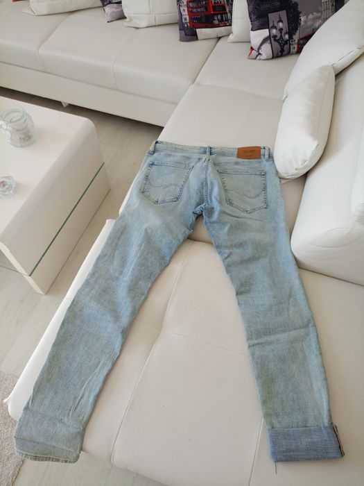 Vand blugi bărbătești Jack& Jones,produs de calitate superioara,in sta