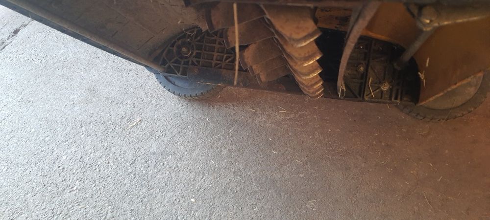 Scarificator gazon pe benzina