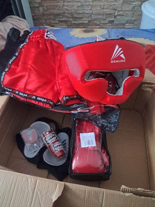 Vand ecipamend de kickboxing