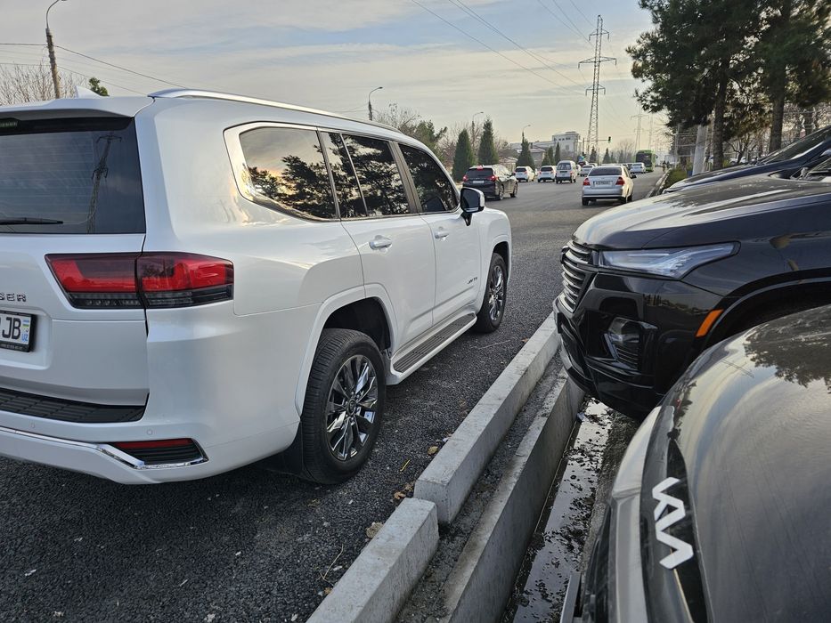 TOYOTA LAND CRUISER. 300. 3.5 Tvin turbo. Yili 2023. Yurgani 36000