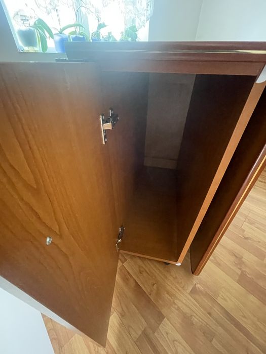 Masa Plianta, cu role, dreptunghiulara, 8 persoane, 40 / 184 x 90 x 80 cm, Culoare Cires din Pal de 18 MM