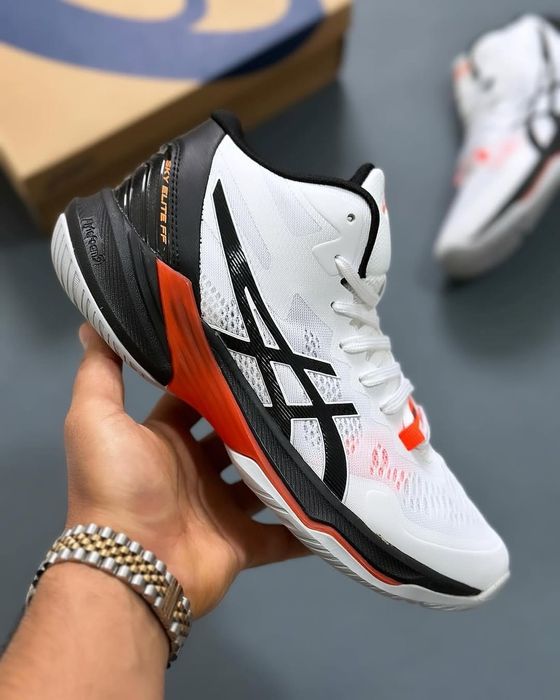 Кроссовки Asics  в отличном состоянии