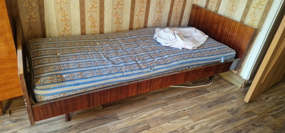 Шкафы и кровать отдам бесплатно