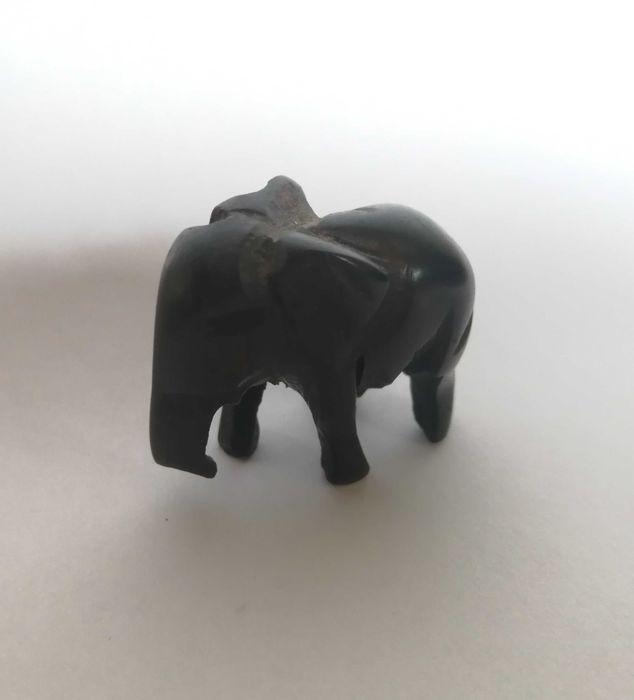 Baby elefant elefantel sculptura handmade de buzunar, din lemn abanos