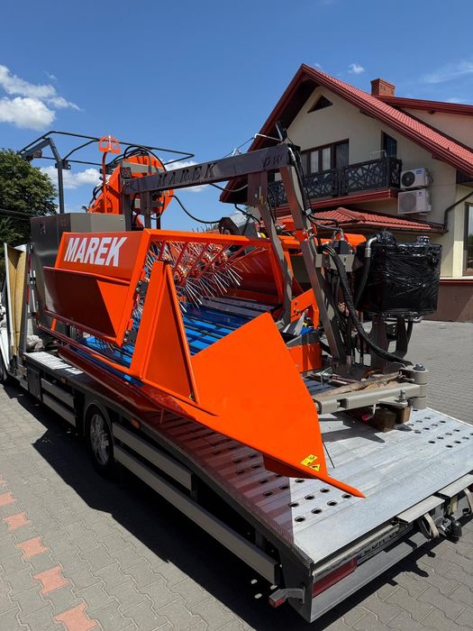 Комбайн за прибиране на шипки