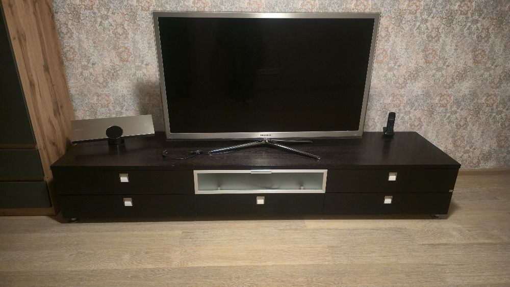 Продам тумбу под ТВ