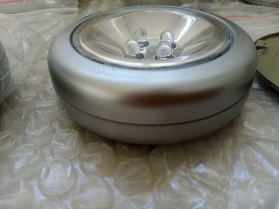 Iluminat led pentru mobila: in dulap, sub etajere, polite, rafturi.