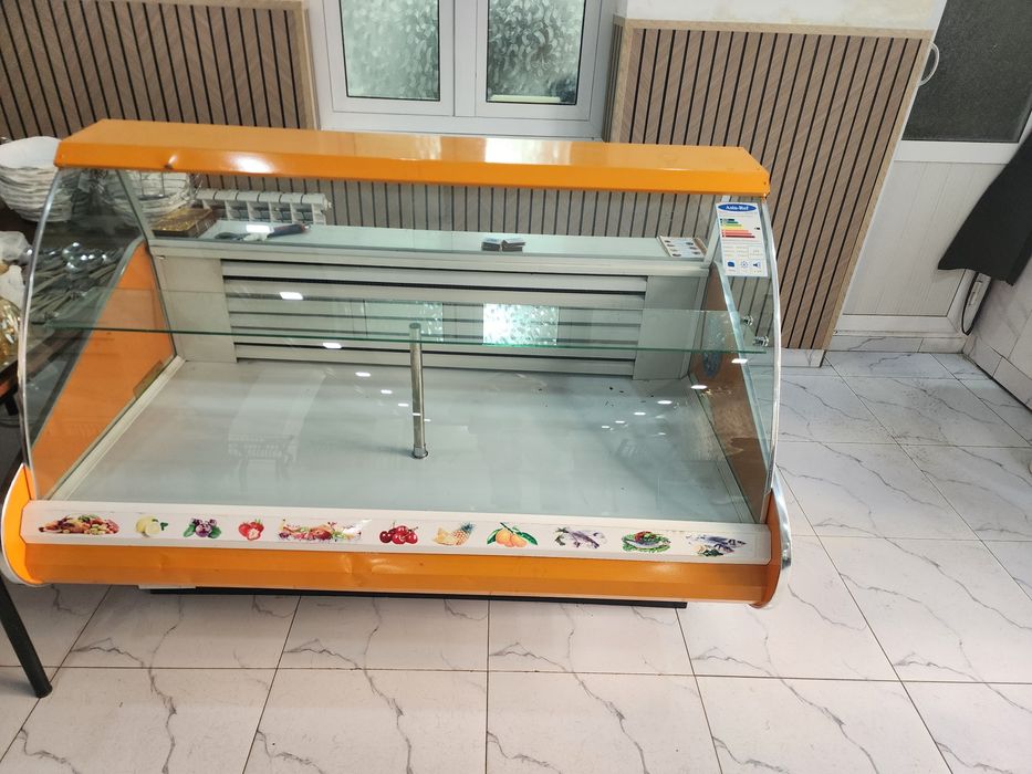 Продаётся мощный витрина б/у 1 месяца работал  срочно