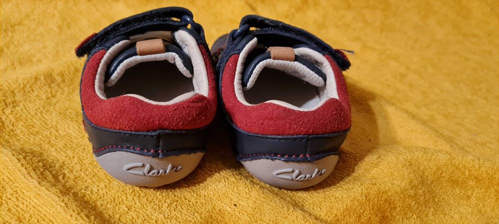 Ghetute bebe Clarks marimea 18