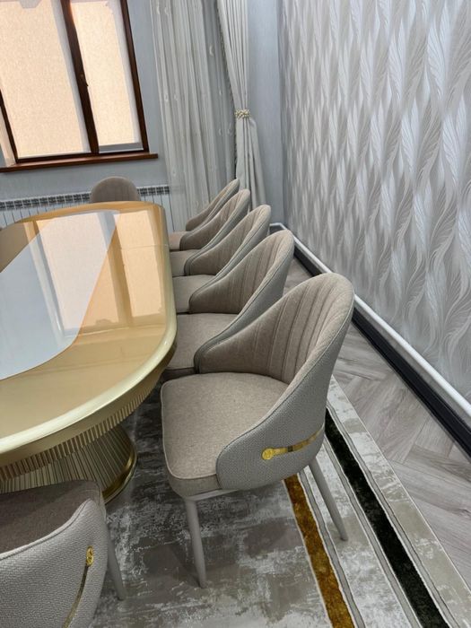 Стол со стулями почти новый