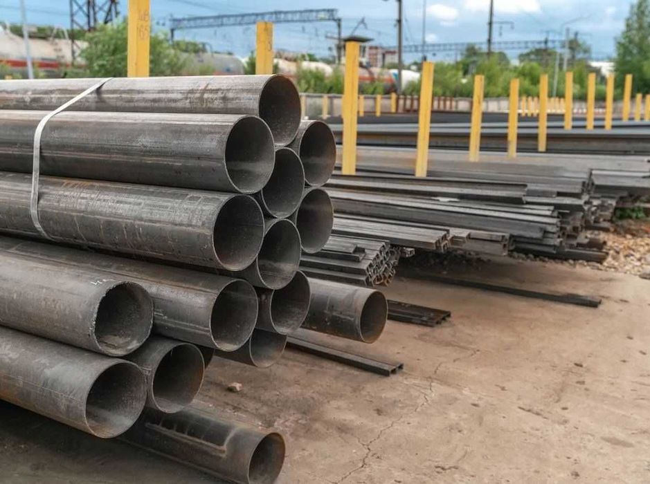 Стальные трубы от 530 до 1220мм в наличии Лотки Стойки Футляр