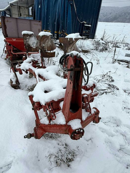 Plug reversibil cu 3 brazdare