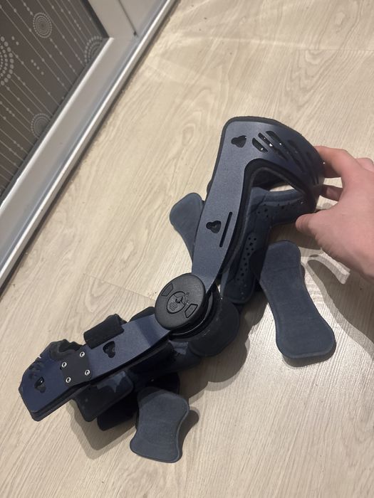 Vand orteza pentru genunchi