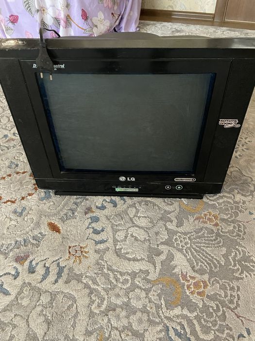 Телевизор LG 37см маленький