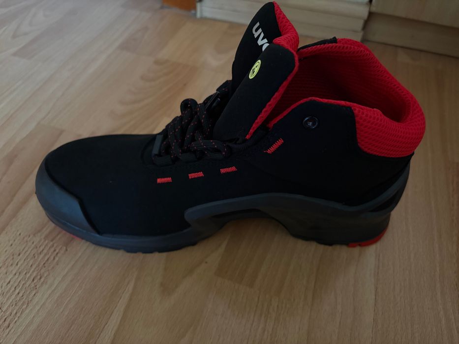 Високи работни обувки UVEX S3