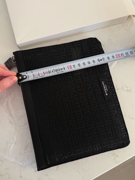 Givenchy Parfums дамски кльч