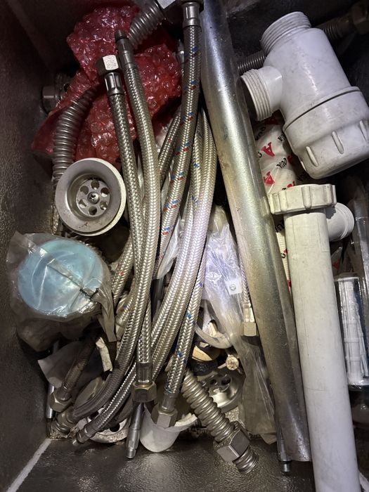 Diferite piese pentru instalati sanitare