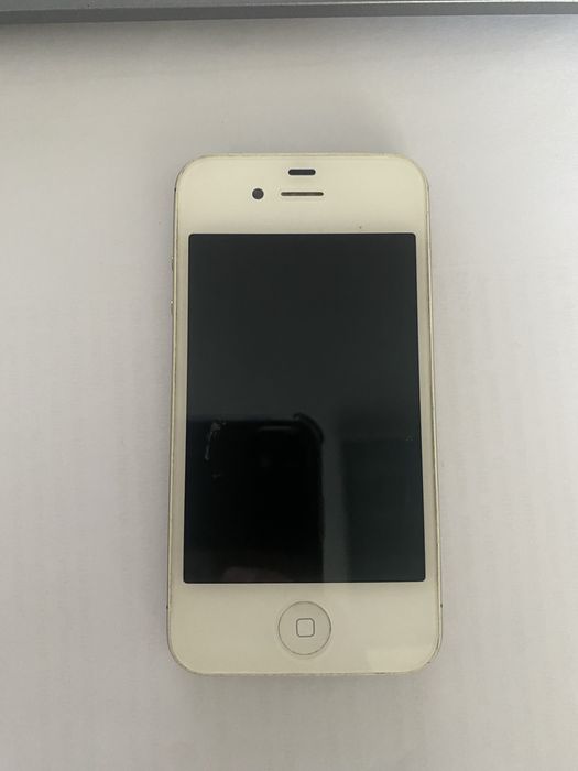 Продам телефон iphone 4