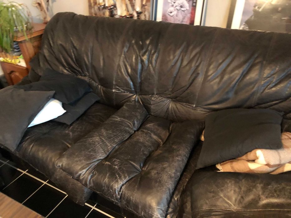 Кожена гарнитура! Уникална за времето си!