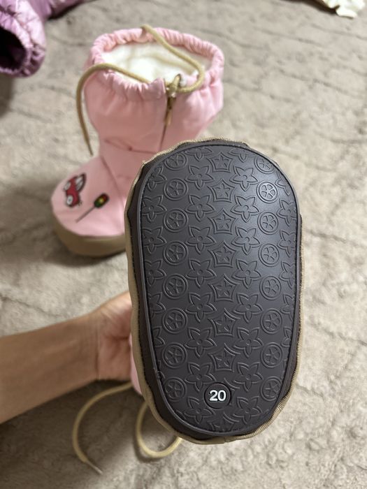 Продам Зимние пинетки для девочки